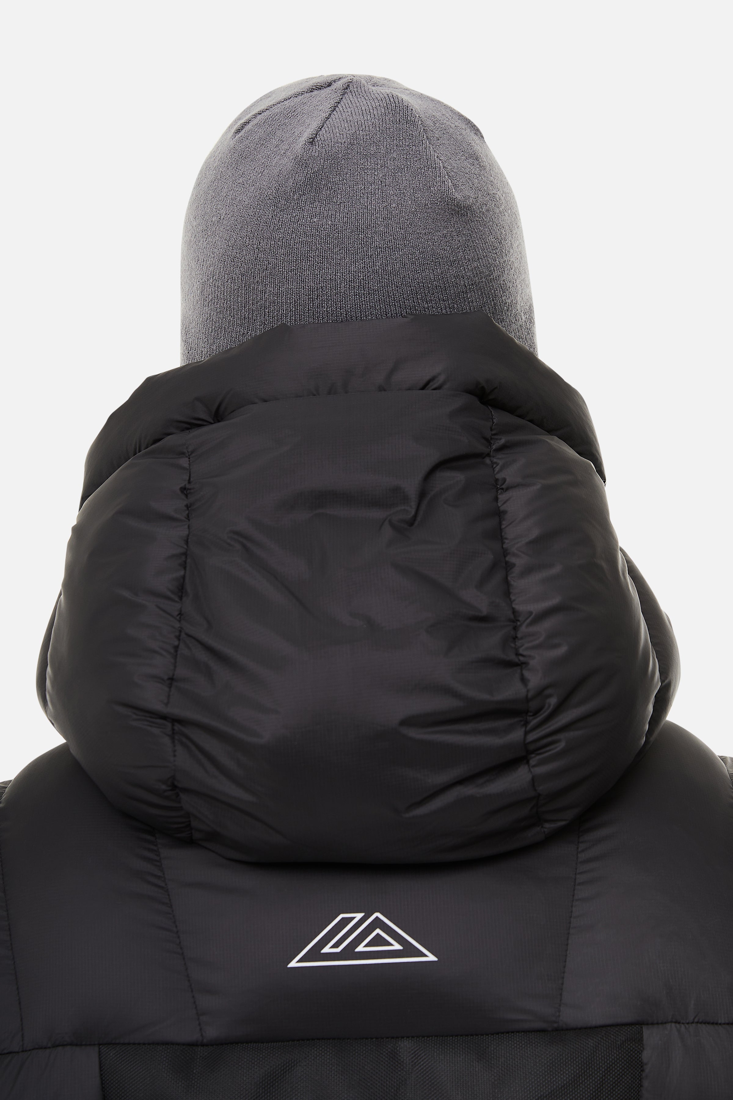 Peak Reversible Beanie - Black/Grey