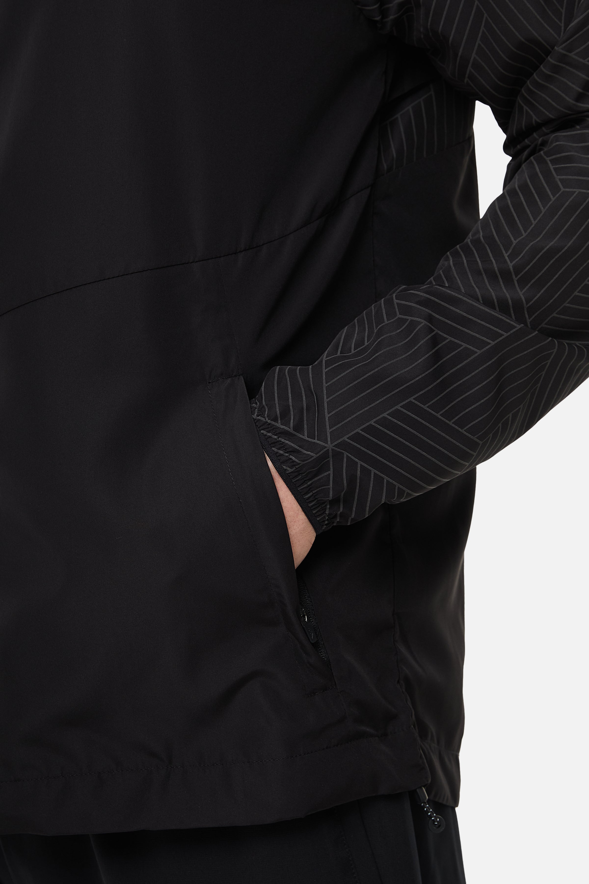 Axis Windbreaker - Black