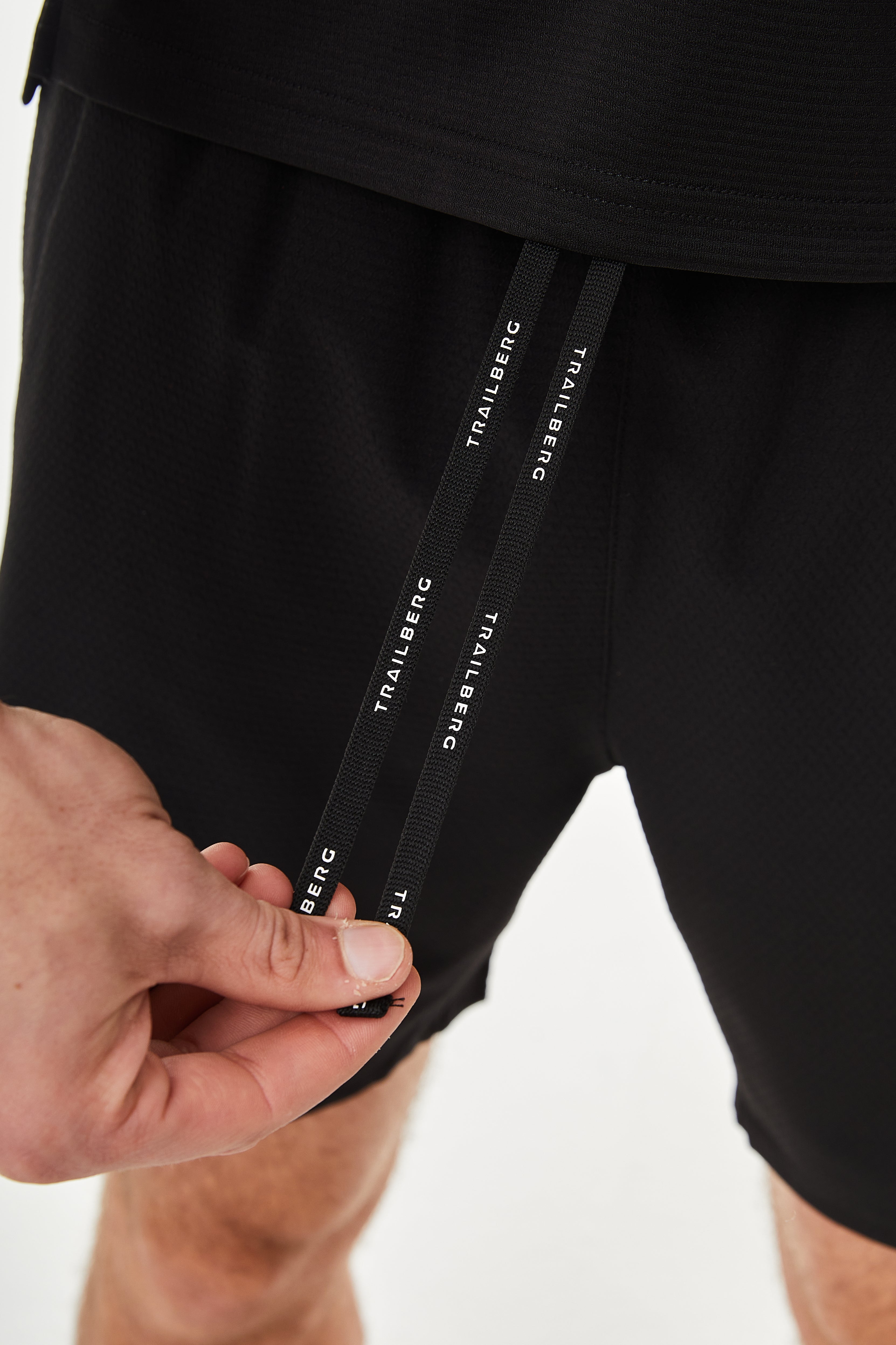 Mount Gotthard Twinset - Black