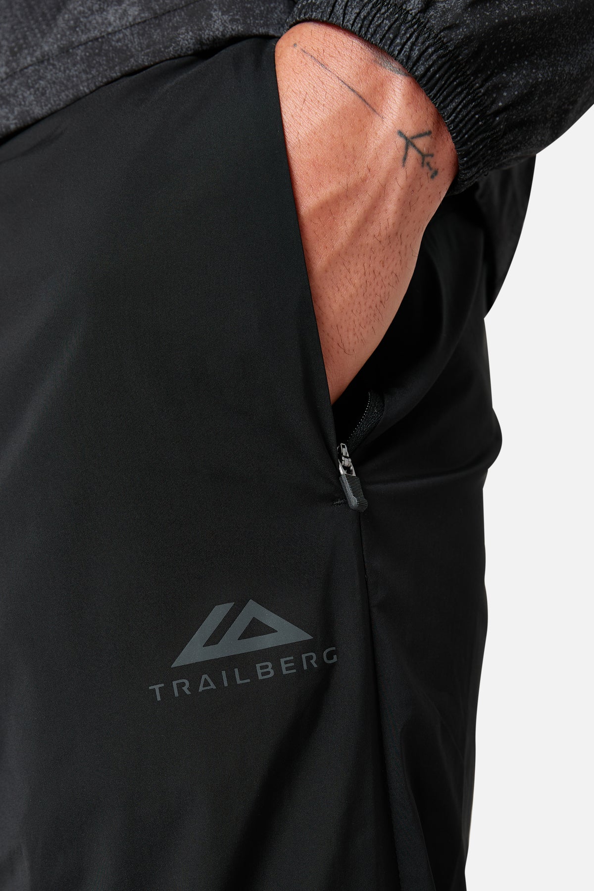 Trackflow Project Trail Tracksuit - Black