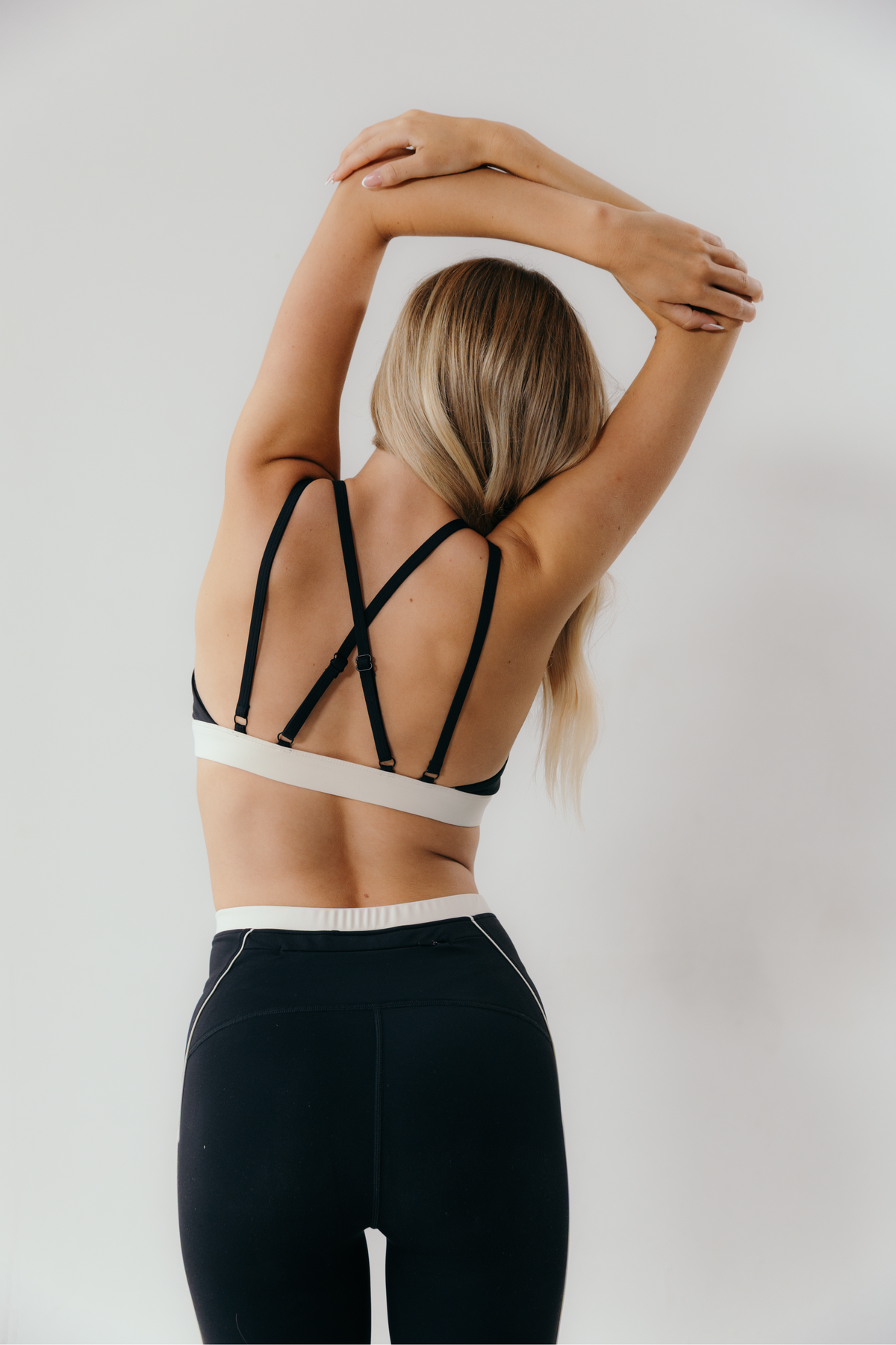 Womens Ignite Sports Bra - Black/Candlelight White