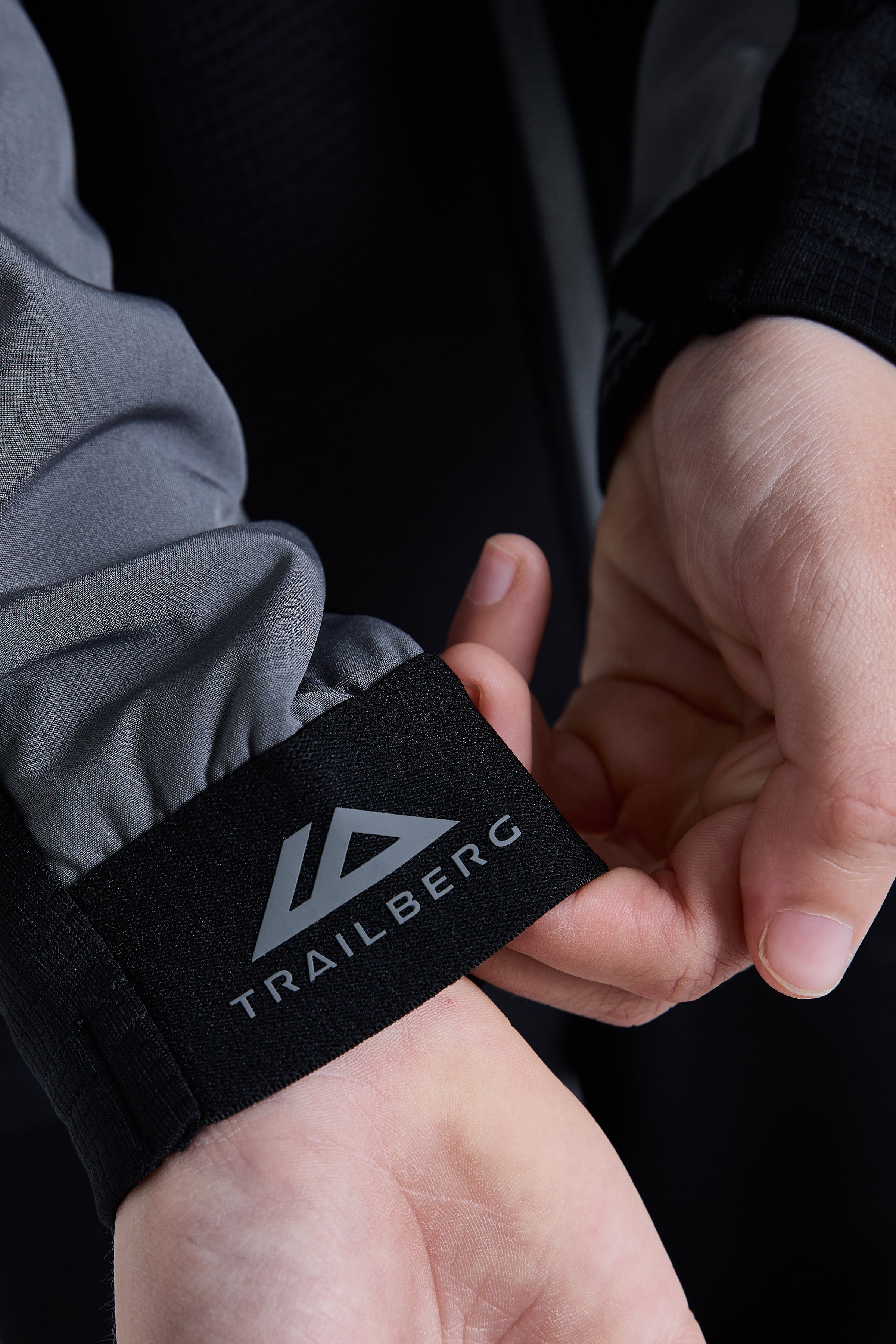 Boys Ice Gridded Fleece Hood - Black/Urban Smoke