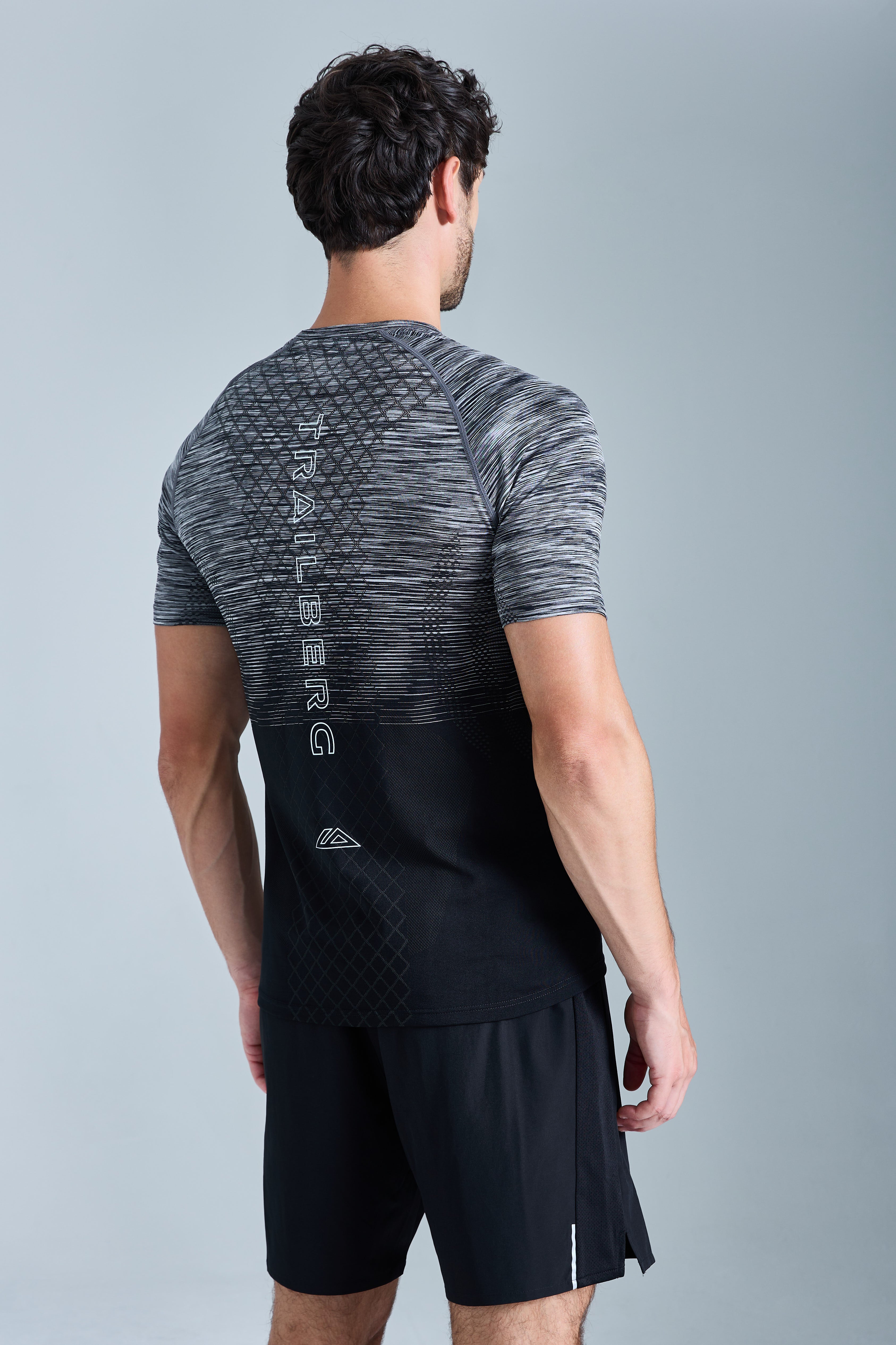 Stride Seamless Tee  - Moon Grey/Urban Smoke/Black/White